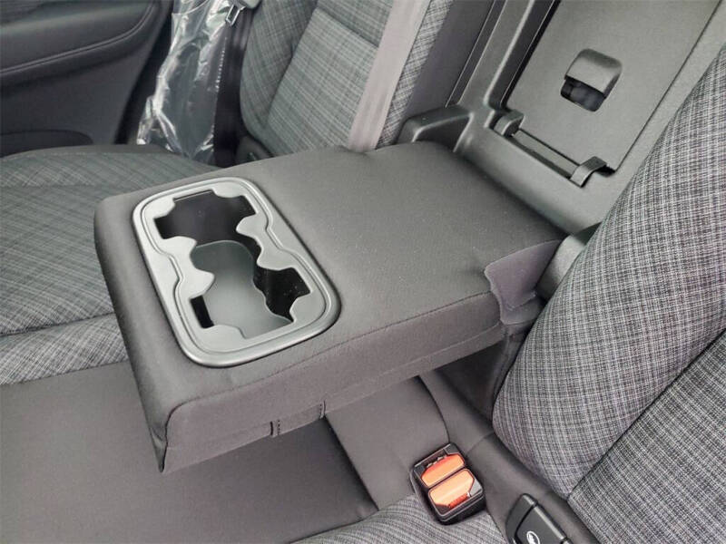 2025 Volvo XC60 B5 Core Dark Theme