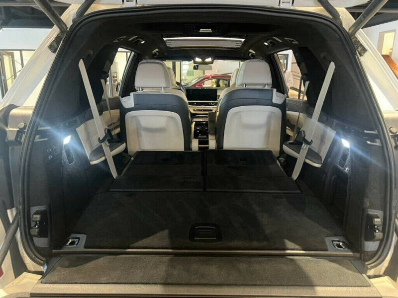 2023 BMW X7 M60i
