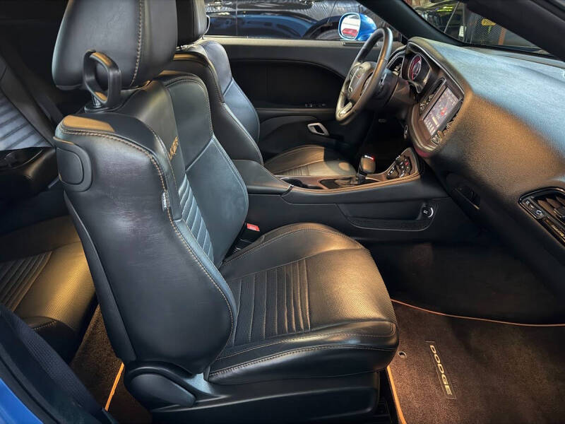 2016 Dodge Challenger 392 HEMI Scat Pack Shaker