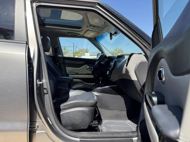 2016 Kia Soul +