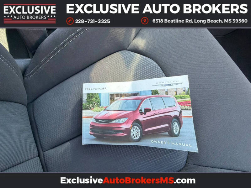 2023 Chrysler Voyager LX