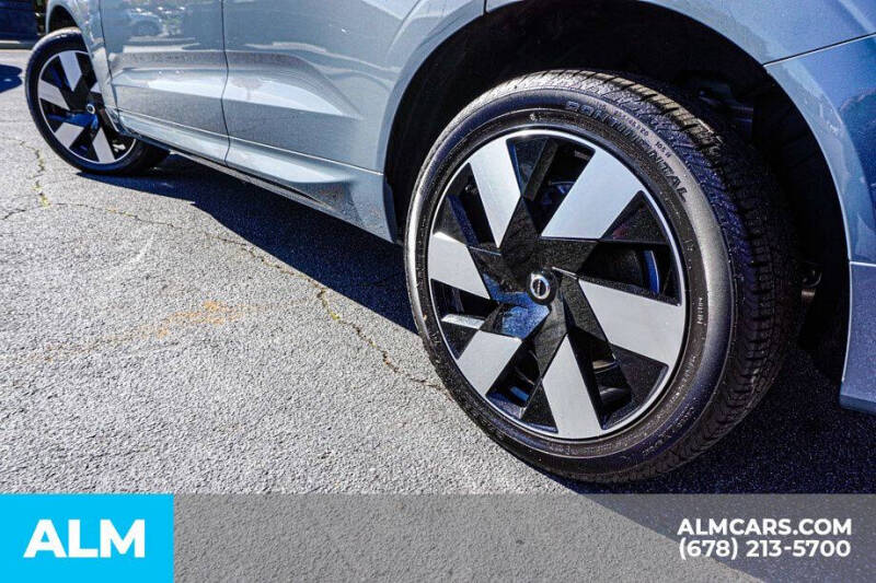 2024 Volvo XC60 Recharge T8 Plus Dark Theme