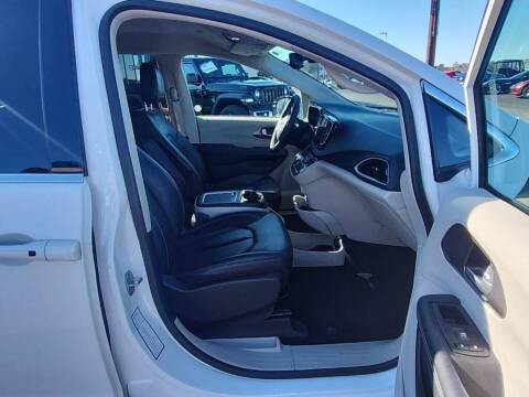 2024 Chrysler Pacifica Touring L