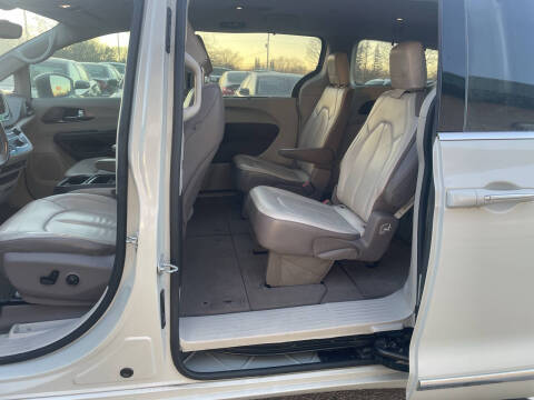 2017 Chrysler Pacifica Touring-L