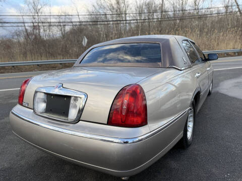 2001 Lincoln Town Car Executive