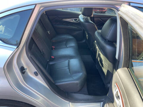 2015 Infiniti Q70 3.7