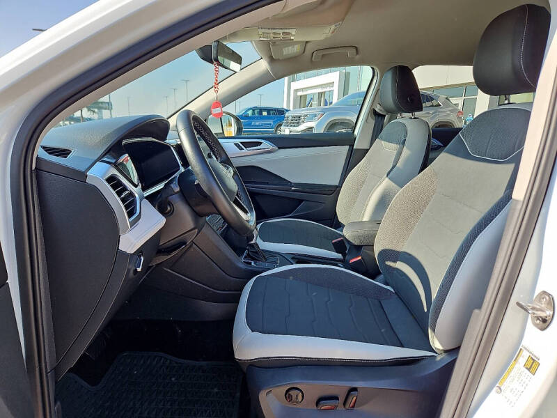 2025 Volkswagen Taos SE