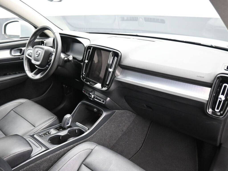 2021 Volvo XC40 T5 Momentum