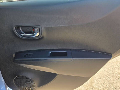 2012 Toyota Yaris 5-Door SE