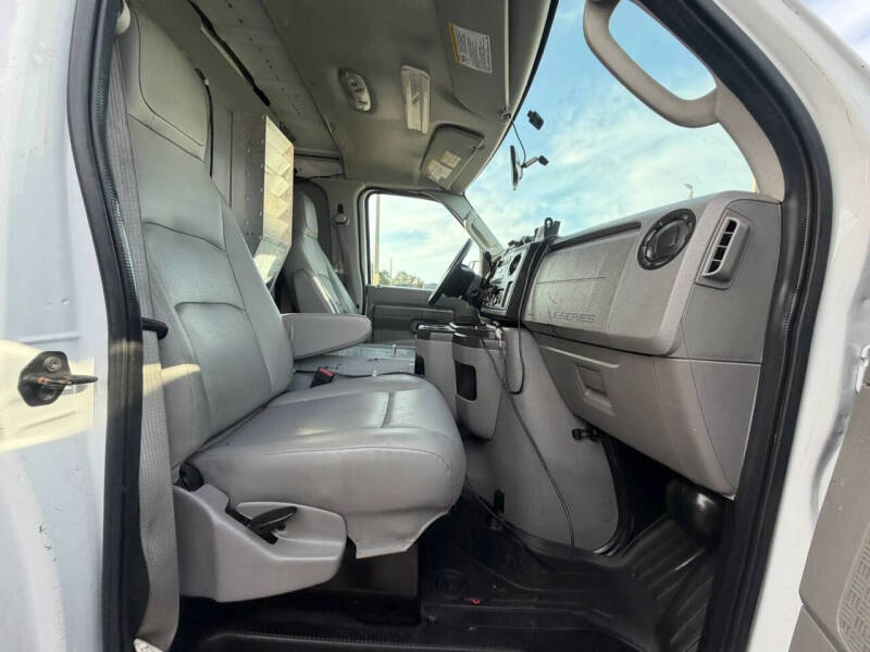 2013 Ford E-Series E-350 SD