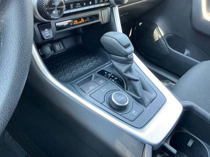 2025 Toyota RAV4 Hybrid LE