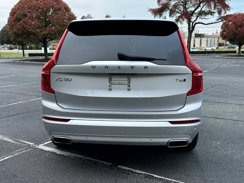 2016 Volvo XC90 T6 Momentum