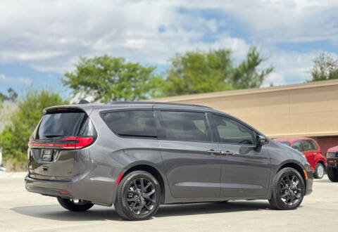 2023 Chrysler Pacifica Touring L