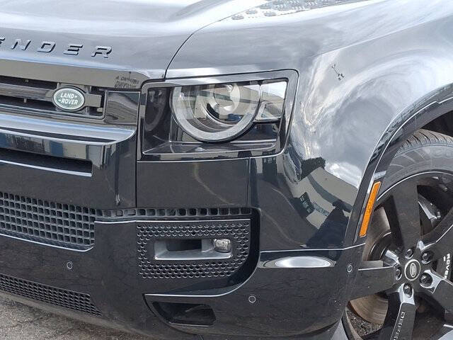 2025 Land Rover Defender 130 V8 P500