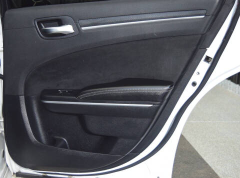 2013 Chrysler 300 SRT8