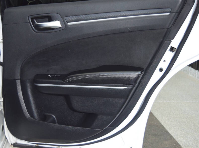 2013 Chrysler 300 SRT8