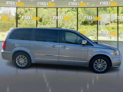 2015 Chrysler Town and Country Touring-L