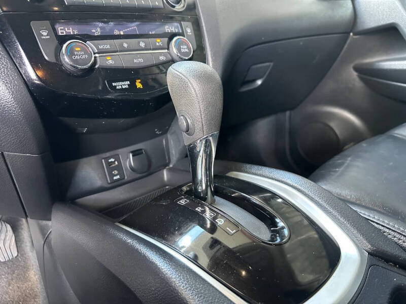 2016 Nissan Rogue SV