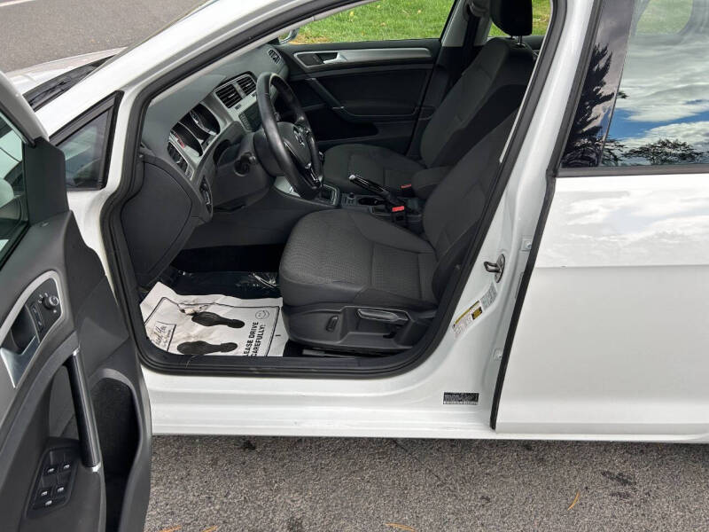 2016 Volkswagen Golf TSI S