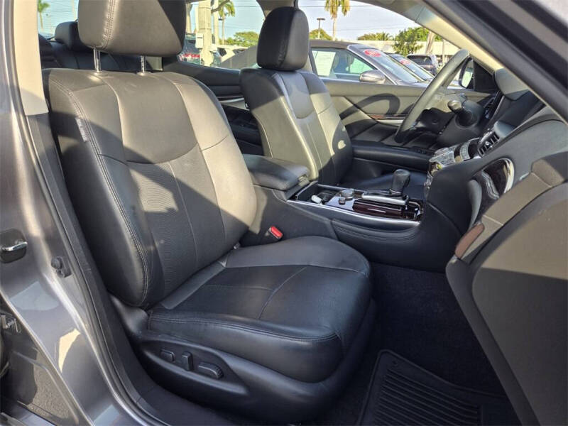 2015 Infiniti Q70 3.7