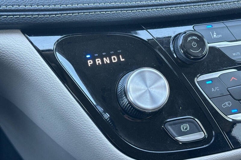 2024 Chrysler Pacifica Plug-In Hybrid Select