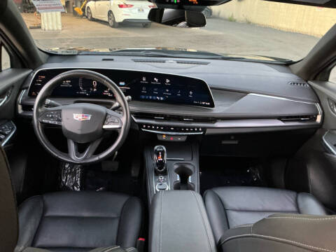 2024 Cadillac XT4 Premium Luxury