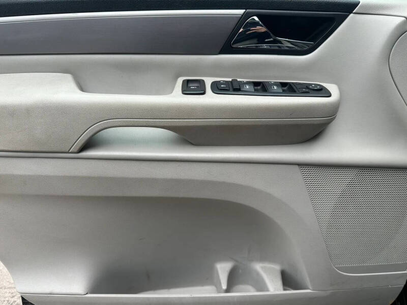 2011 Volkswagen Routan