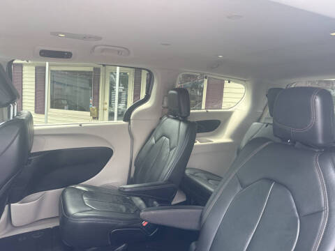 2017 Chrysler Pacifica Touring-L