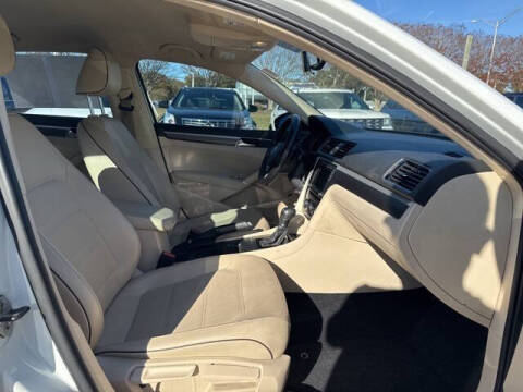 2017 Volkswagen Passat 1.8T R-Line