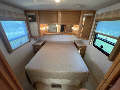 2001 Winnebago Journey 36L