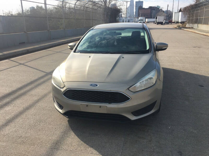 2015 Ford Focus SE photo 2