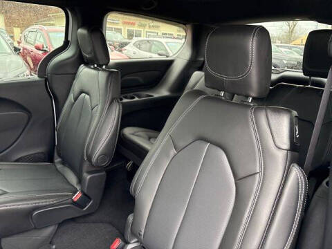 2026 Chrysler Pacifica Select
