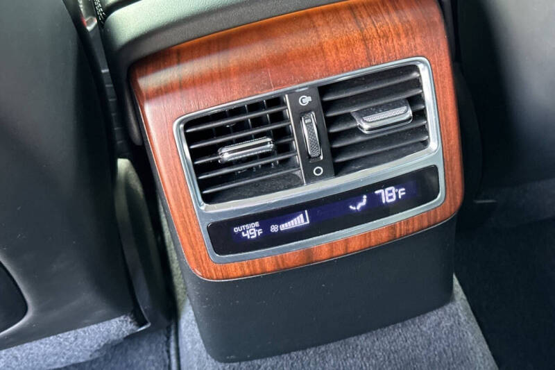 2020 Kia K900 Luxury