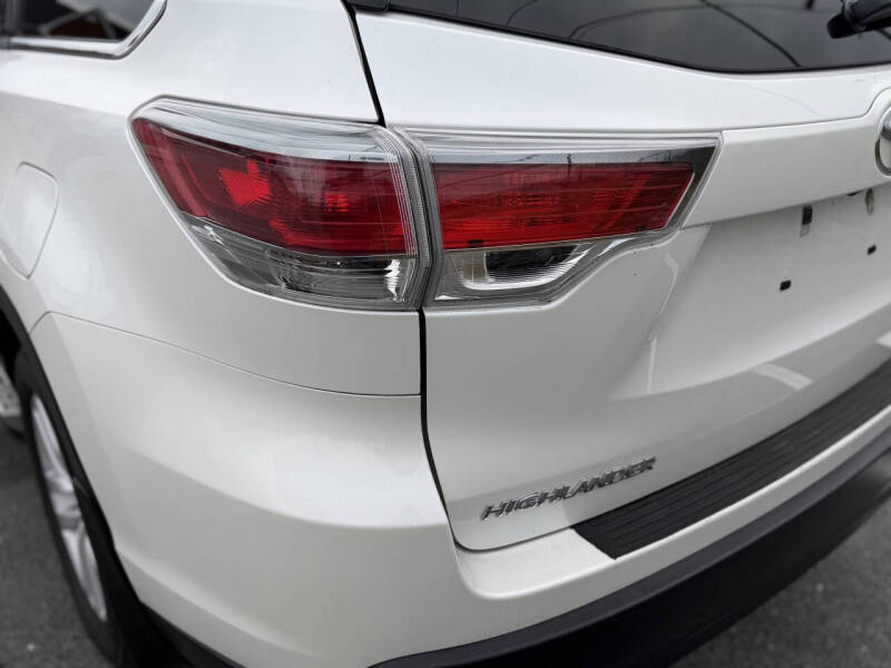 2016 Toyota Highlander LE