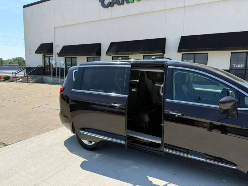 2017 Chrysler Pacifica Touring-L Plus