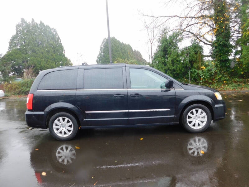 2016 Chrysler Town and Country Touring