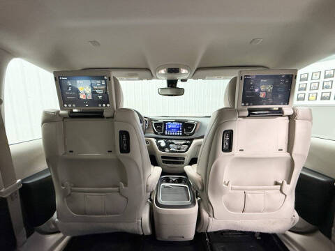 2017 Chrysler Pacifica Touring-L Plus