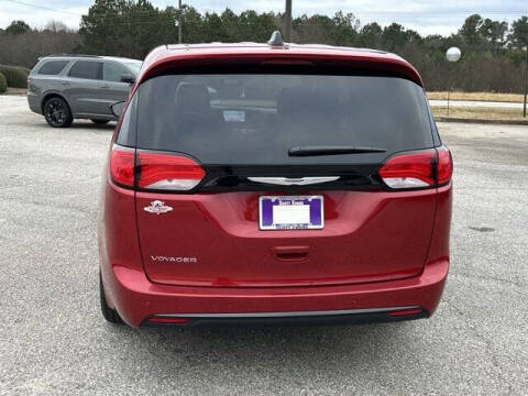 2025 Chrysler Voyager LX