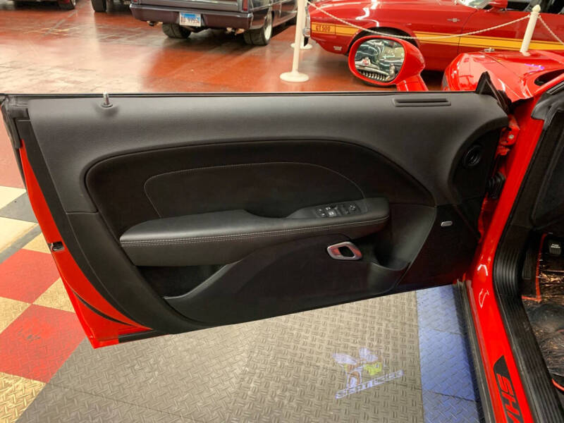 2018 Dodge Challenger 392 HEMI Scat Pack Shaker