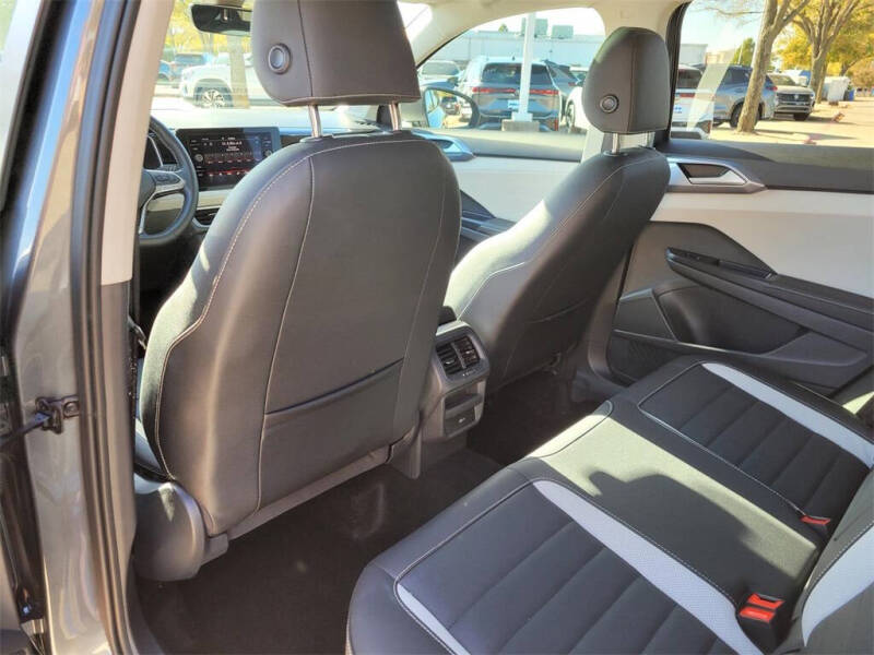 2025 Volkswagen Taos SEL 4Motion