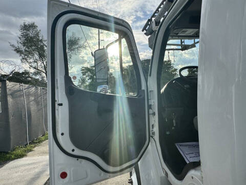 2019 Freightliner M2 106