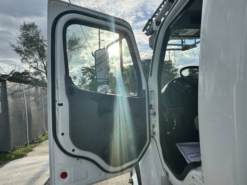 2019 Freightliner M2 106