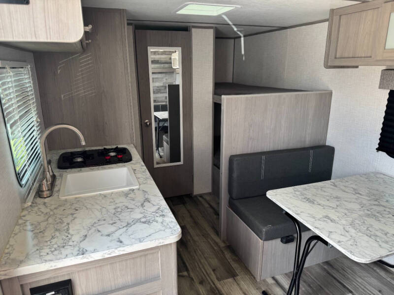 2022 Dutchmen Coleman