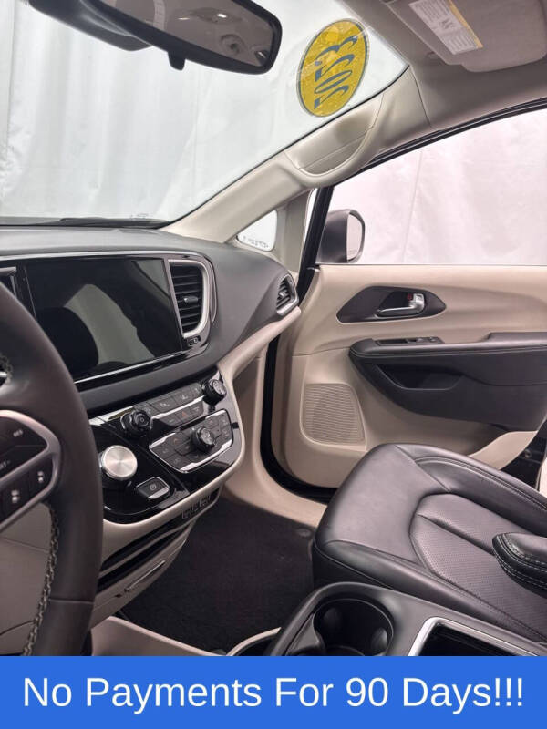 2023 Chrysler Pacifica Touring L