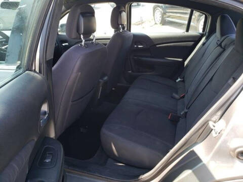 2013 Chrysler 200 LX