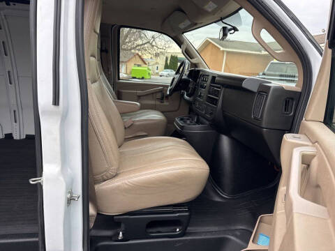 2023 Chevrolet Express 2500