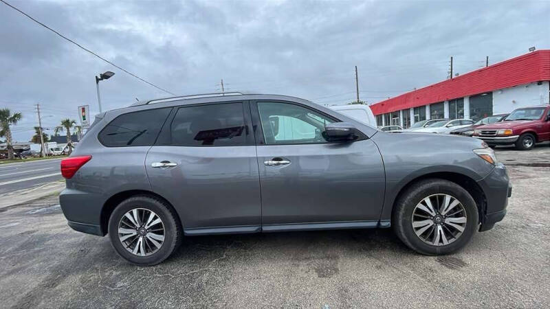 2017 Nissan Pathfinder SL