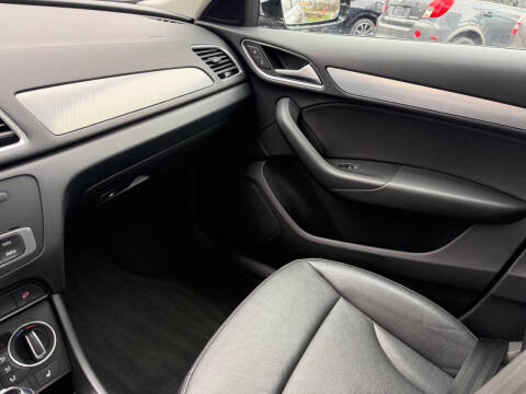 2017 Audi Q3 2.0T Premium Plus
