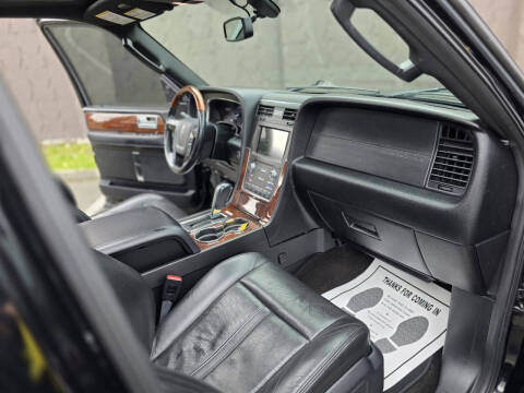 2016 Lincoln Navigator Select