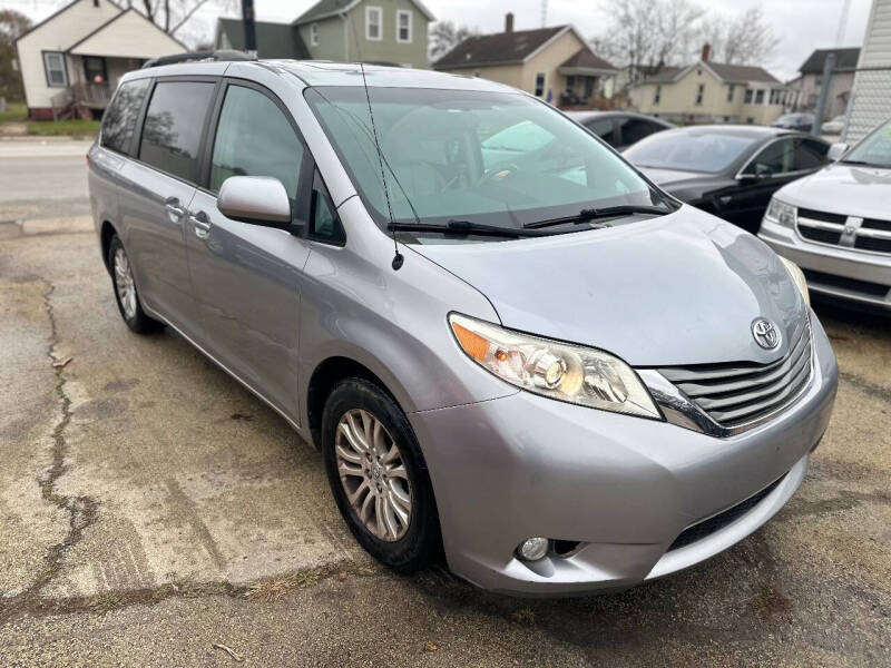 2012 Toyota Sienna XLE 8-Passenger